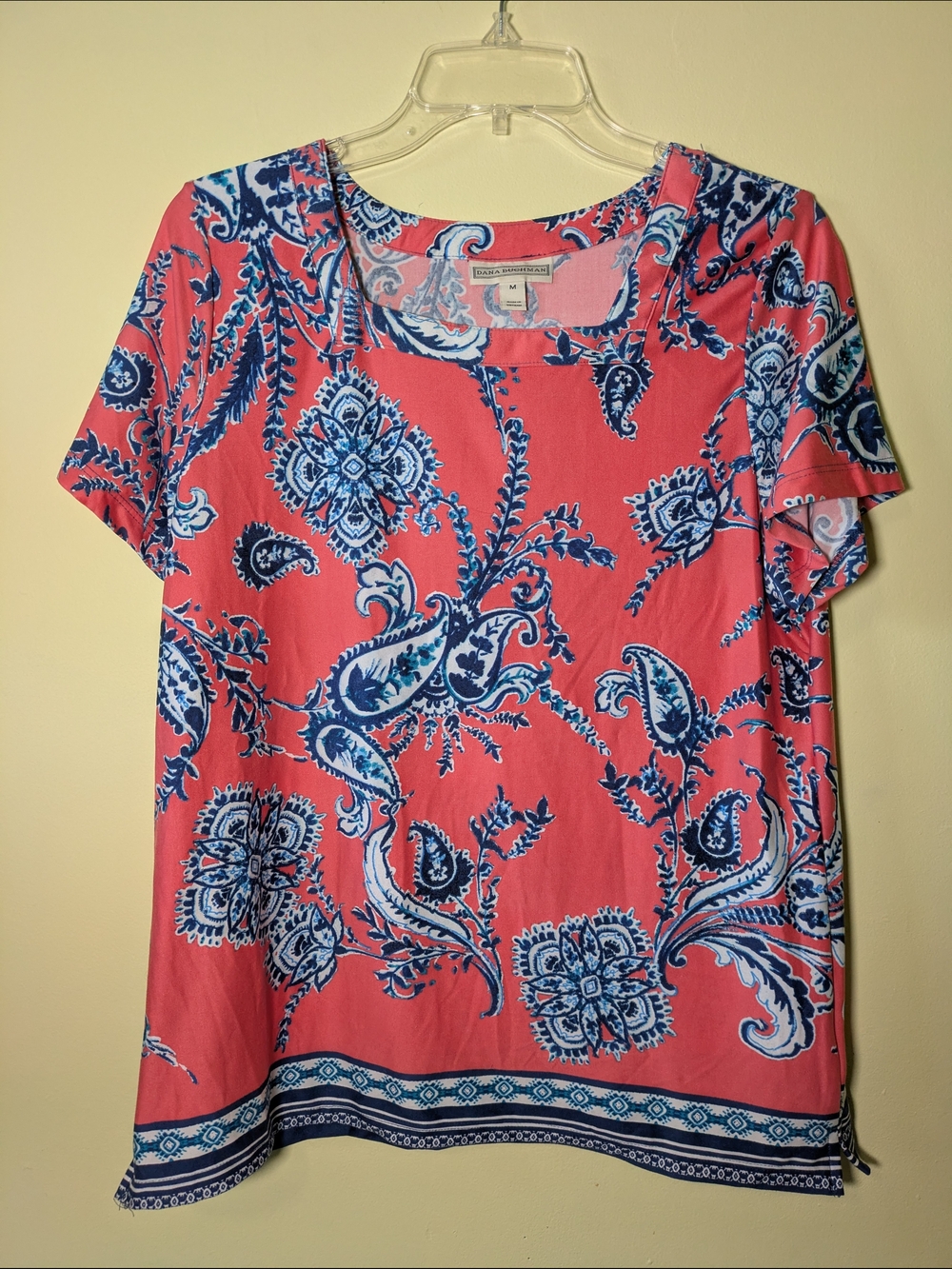 Dana Buchman Coral Short Sleeve Top with Blue Paisley Print M Square Neck